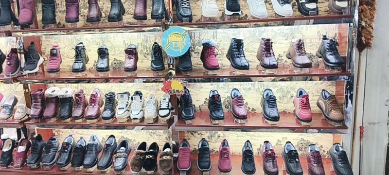 新城路紫京轩老北京布鞋转让，因本人有其他行业需监管