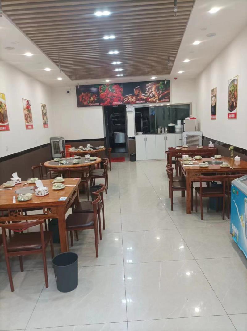 位于江南长江之星一成熟商圈餐饮转让，全新装修，设备齐全