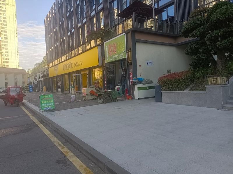 南滨上院零食很忙旁边店铺出租